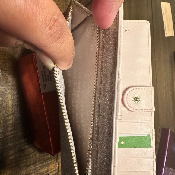 Kate Spade New York Burgess Court Stacy Wallet - Picture 7 of 11